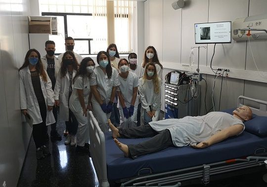 UV students at the Interdisciplinary Health Simulation Center