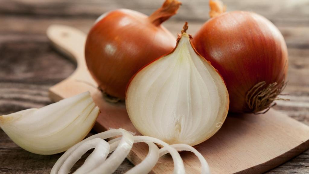 Stock image of onions.