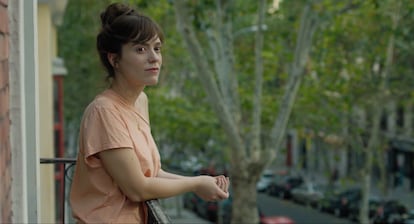 Still from the film 'The Virgin of August' by Jonás Trueba, where the protagonist looks out onto Rivera de Curtidores Street.