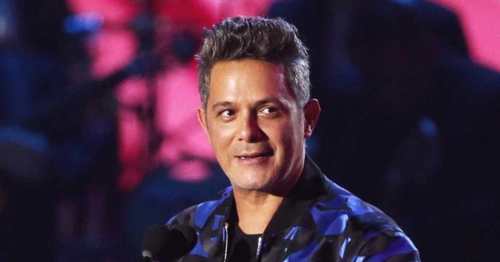 The presenter Antonio Santana reveals his true relationship with Alejandro Sanz's new girlfriend, Candela Márquez